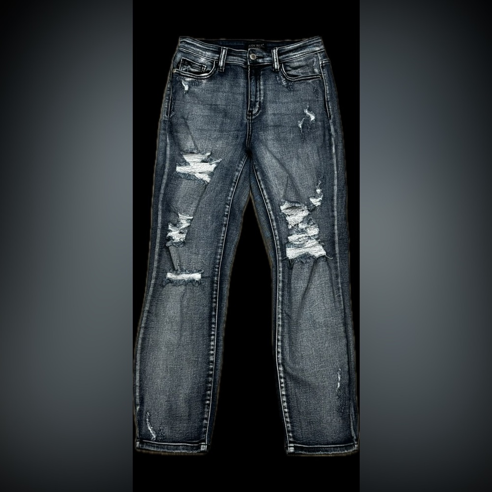 JUDY BLUE boyfriend fit distressed jeans